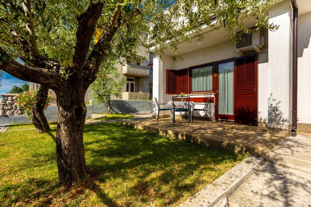 Apartments Belavic By El-Pi Tours Njivice Exterior photo