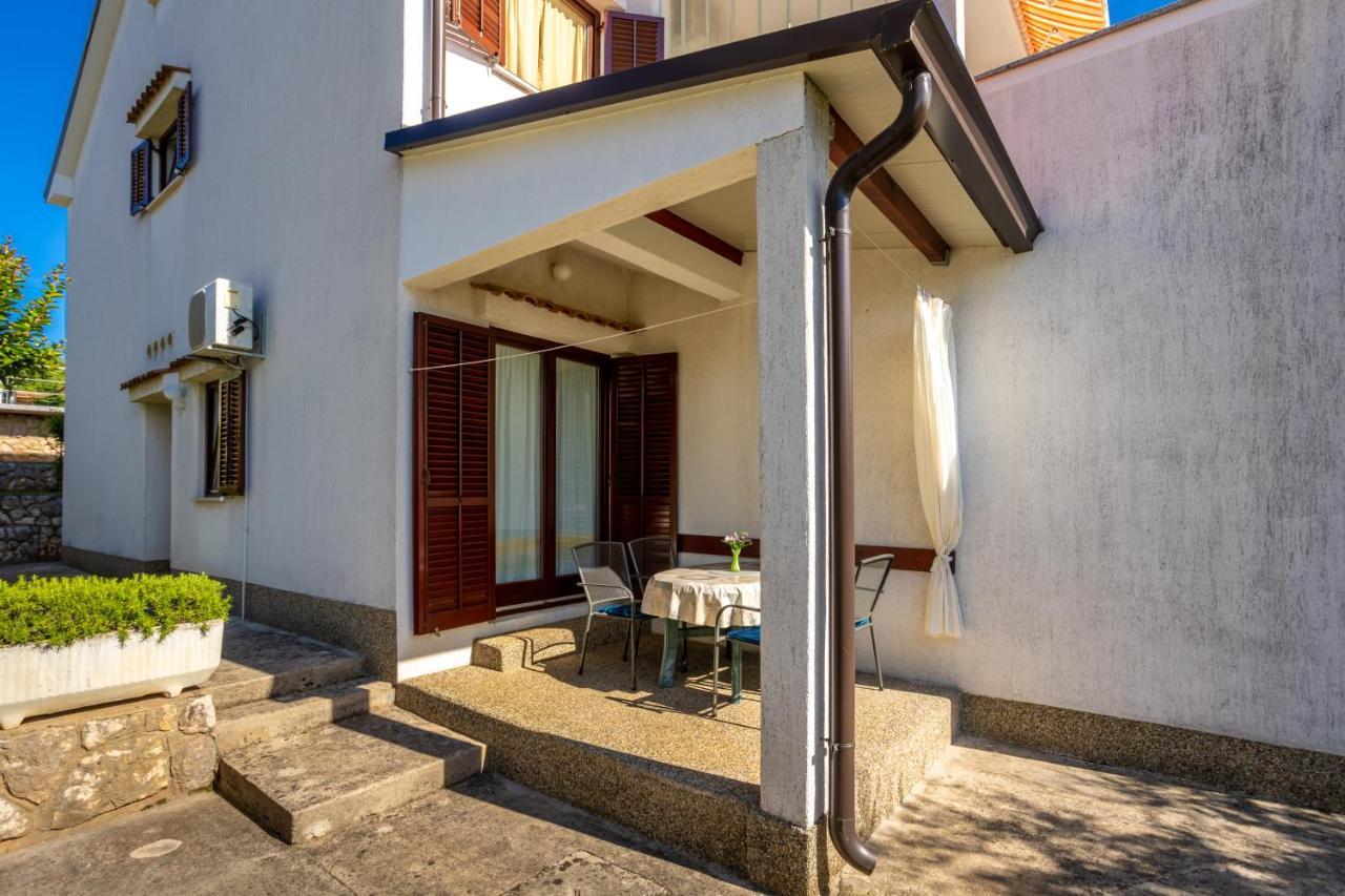 Apartments Belavic By El-Pi Tours Njivice Exterior photo