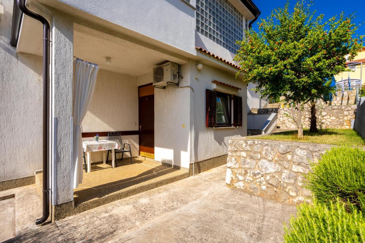 Apartments Belavic By El-Pi Tours Njivice Exterior photo