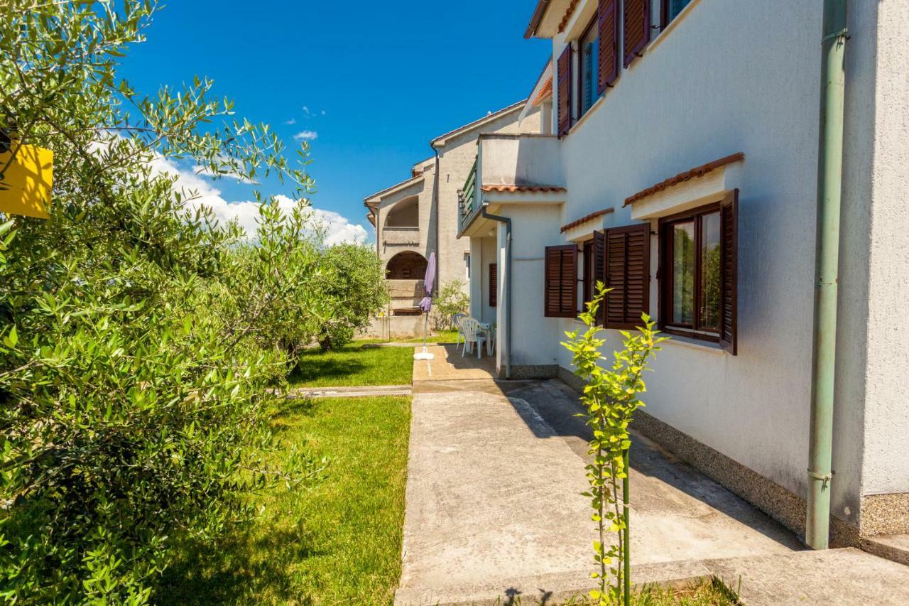 Apartments Belavic By El-Pi Tours Njivice Exterior photo